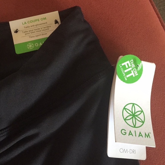 ✨Gaiam Om-Dri Capri  Pants NWT✨ - Picture 2 of 9